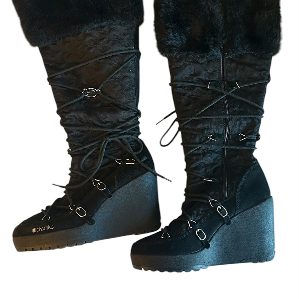 Chic Black Zip Wedge Boots